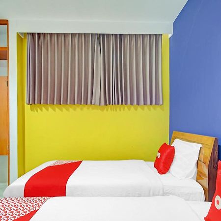 Oyo 90248 D'Em Homestay Family 谏义里 外观 照片